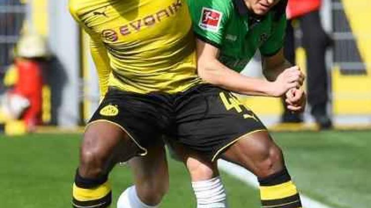 Michy Batshuayi helpt Dortmund met fraaie treffer voorbij Hannover