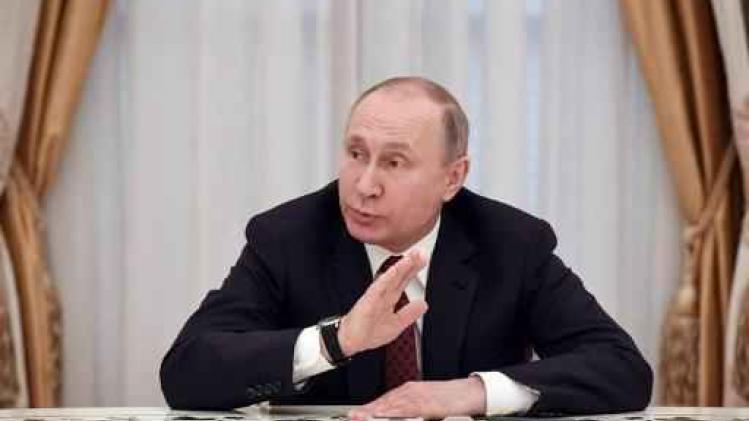 Poetin kondigt daling militaire uitgaven aan