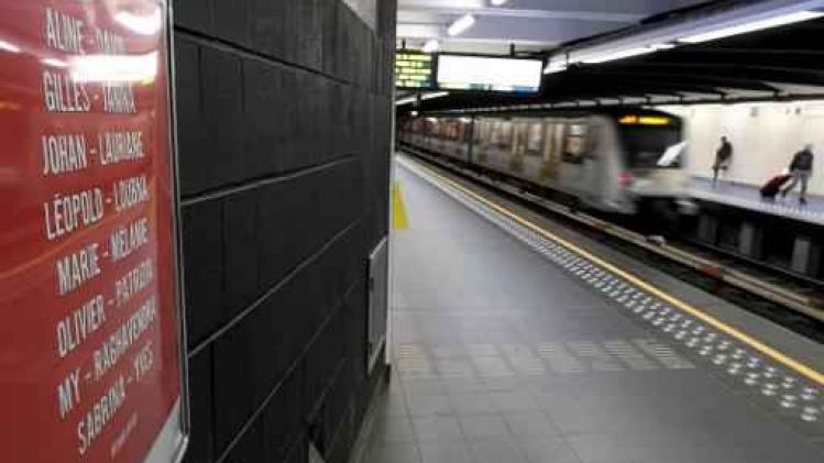 Minuut stilte in metrostation Maalbeek