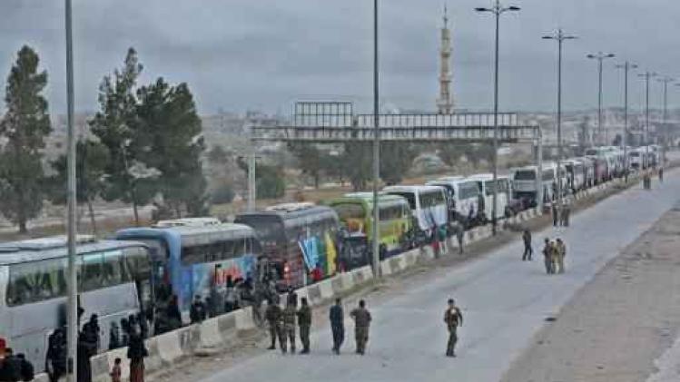 Eerste konvooi met opstandelingen uit Oost-Ghouta op weg naar Idlib