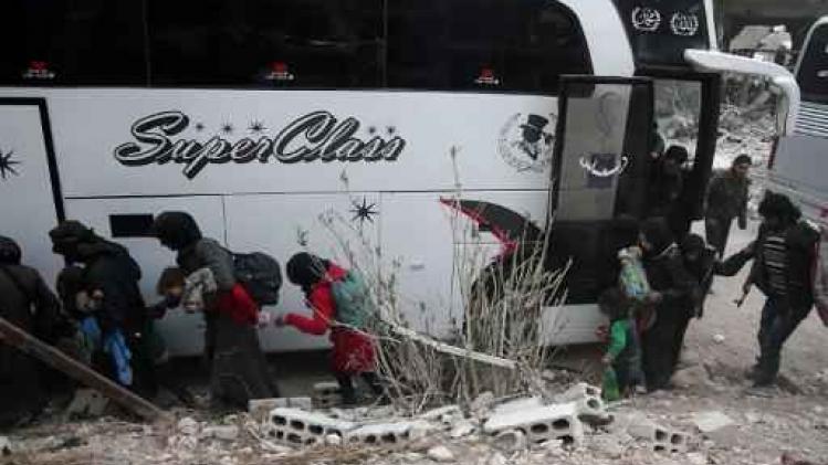 Geweld Syrië - Rebellen beginnen voorlaatste bolwerk in Oost-Ghouta te verlaten