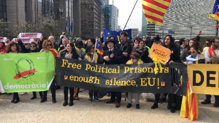 Catalanen betuigen op Schumanplein steun aan aangehouden Puigdemont