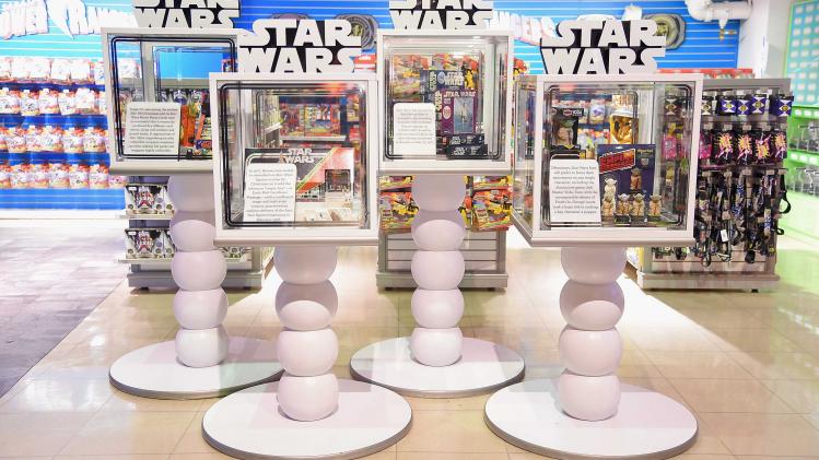 Toys"R"Us Celebrates Force Friday With Out-Of-This-Galaxy Midnight Events