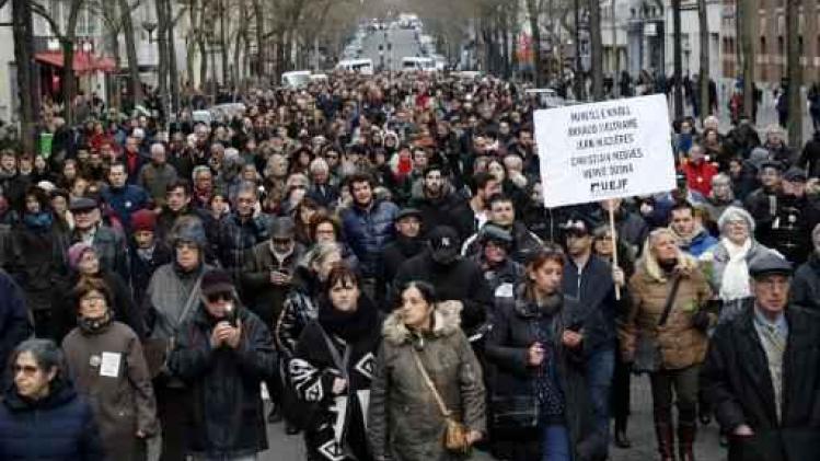 Duizenden mensen nemen deel aan mars tegen antisemitisme in Parijs