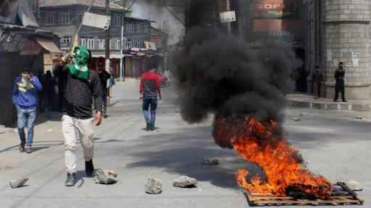 Zestien doden bij gevechten in Kasjmir