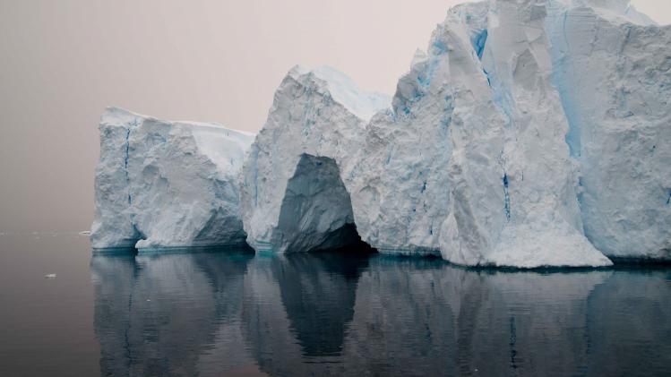 Warm water doet Antarctica langs onder en veel sneller smelten