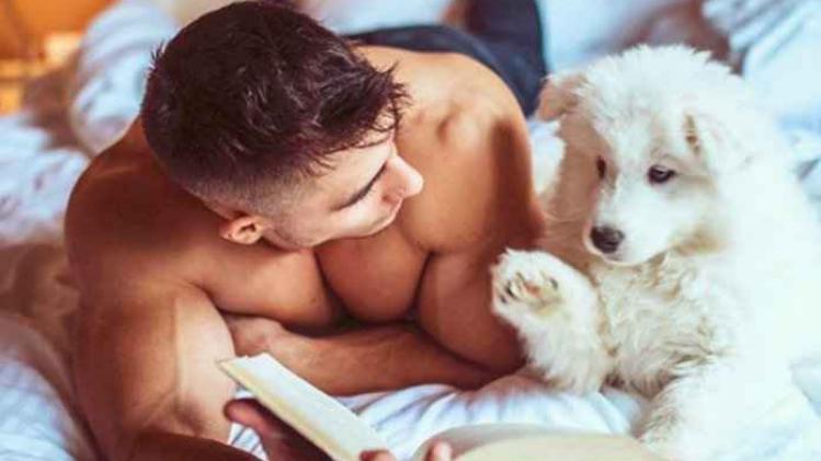 Halfnaakte mannen met honden veroveren de harten van vrouwelijke Instagram-gebruikers