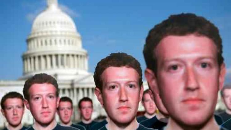Tientallen kartonnen Zuckerberg-klonen duiken op in Washington
