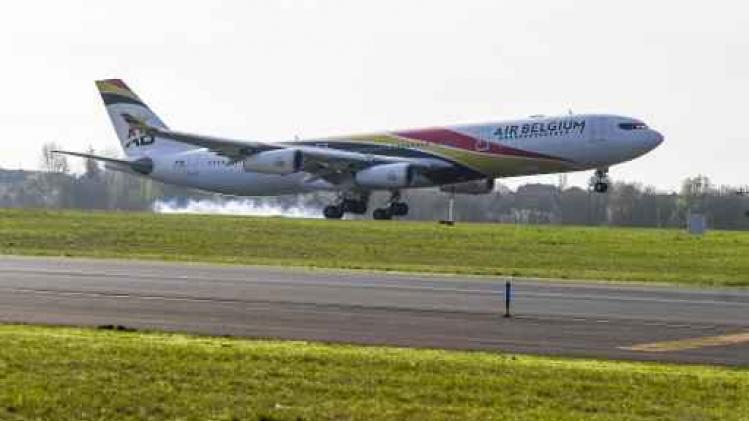 Eerste langeafstandsvliegtuig van Air Belgium komt aan in Charleroi