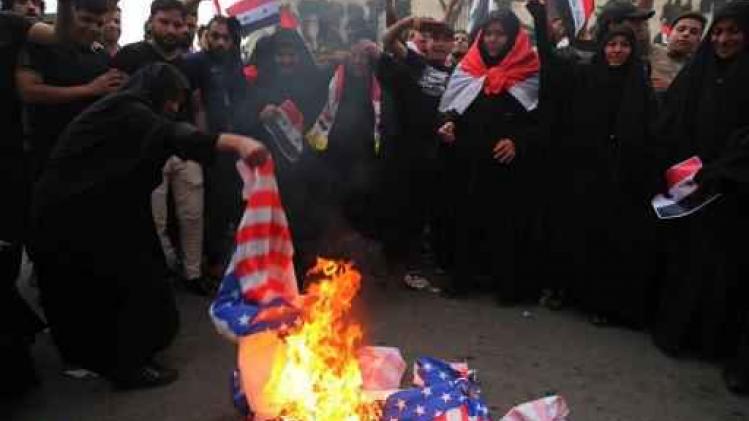 Geweld Syrië - aanval door Westen - Betogers verbranden Amerikaanse vlaggen in Irak