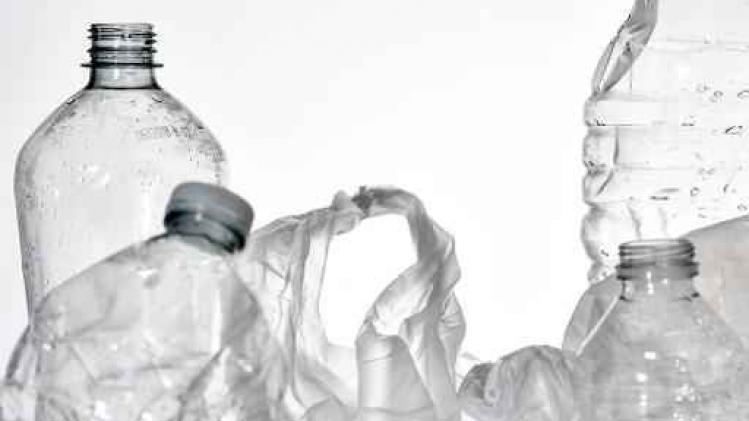 Wetenschappers ontdekken per ongeluk enzym dat plastic afbreekt