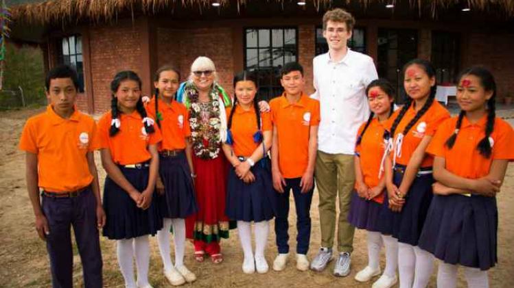 Lost Frequencies opent kunstschool in Nepal