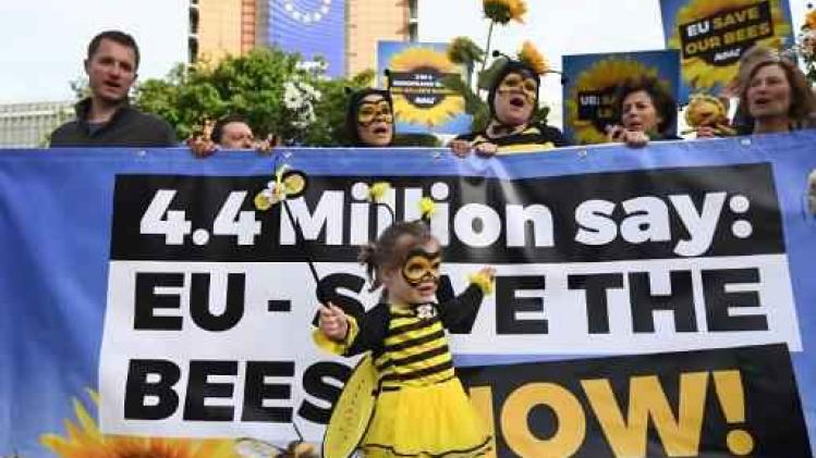 Europees verbod op drie schadelijke pesticiden voor bijen