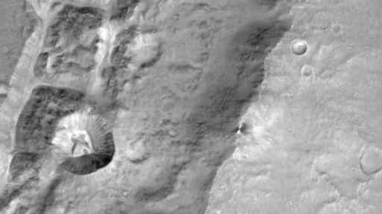Marssonde stuurt beelden van ijs op Rode Planeet naar huis