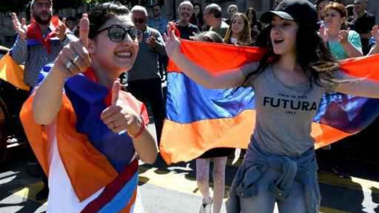 Duizenden manifestanten leggen Armeense hoofdstad plat