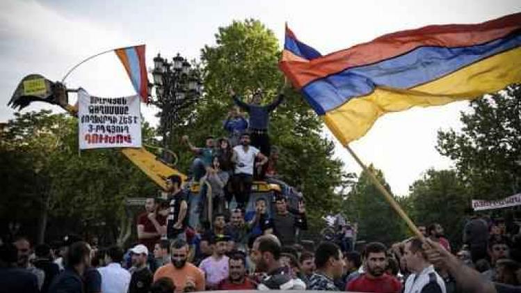 Armeense oppositieleider roept op tot einde van manifestaties na extra steun in parlement