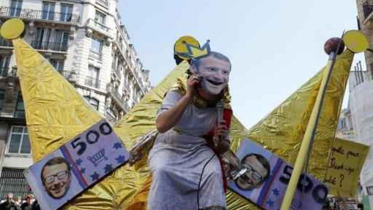Duizenden tegenstanders van Macron demonstreren in Parijs