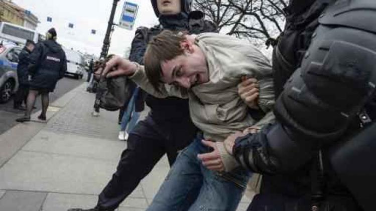 Meer dan duizend betogers opgepakt tijdens demonstraties tegen Poetin
