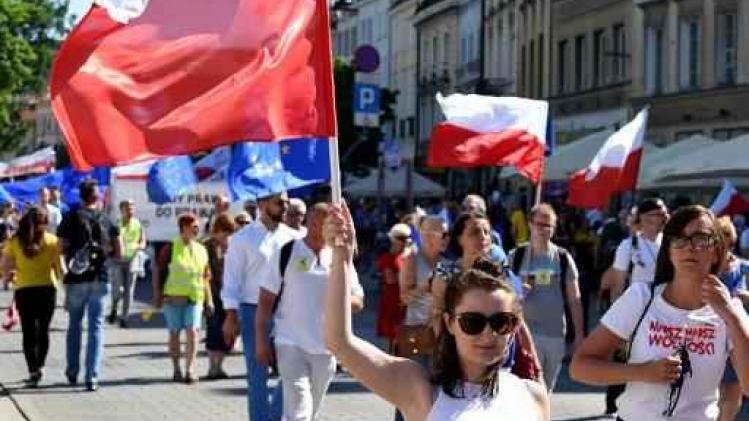 Duizenden mensen betogen in Warschau tegen de Poolse regering