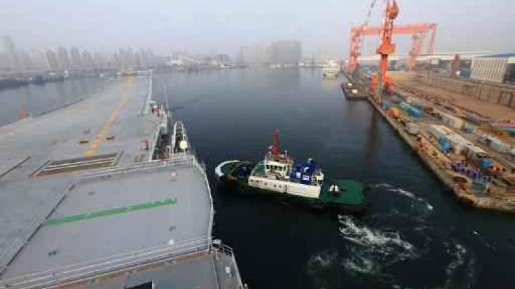Eerste Chinese vliegdekschip begint aan tests op zee