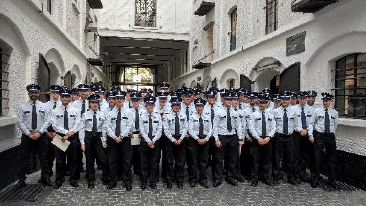 Eerste lokaal gerekruteerde aspirant-politie-inspecteurs afgestudeerd in Antwerpen
