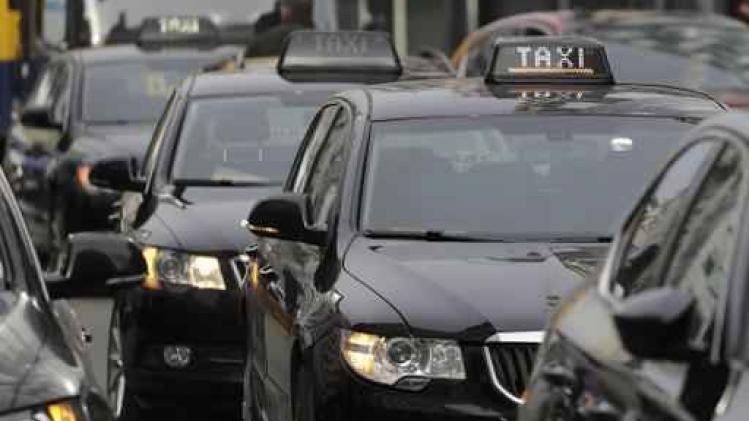 Taxisector waarschuwt Weyts voor negatieve gevolgen van té radicale taxihervorming