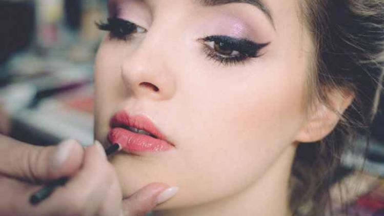 Cosmeticaketen Sephora gaat make-up tutorials lanceren voor transgenders