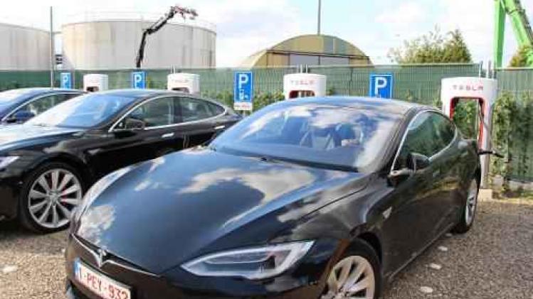 Hybride wagens niet welkom op parkeerplaatsen van elektrische wagens