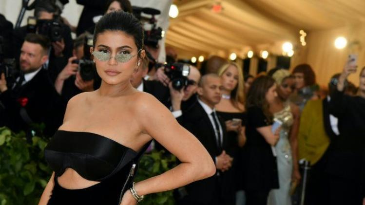 Kylie Jenner geeft superfan Louis Vuitton rugzak cadeau