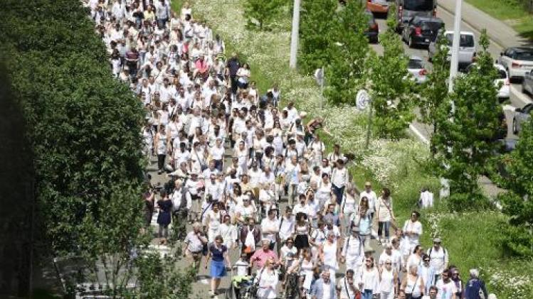 Witte mars voor Mawda stapt richting begraafplaats van Schaarbeek