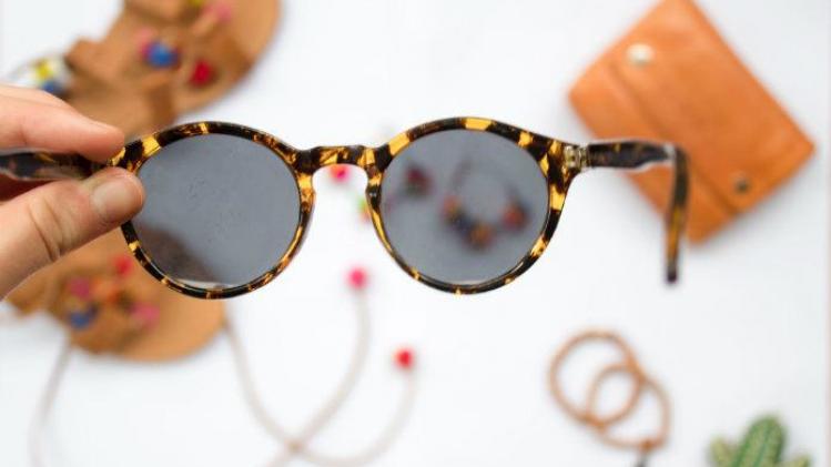 Met deze vijf tips verwijder je de krassen van je zonnebril
