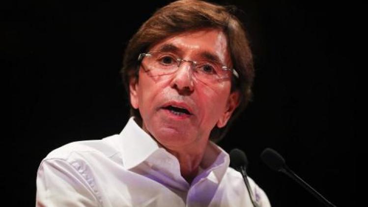 Di Rupo noemt gevangenissen 'onmenselijke parkings'