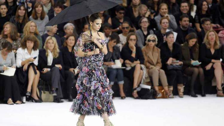 Paris Fashion Week Ready-to-Wear Spring-Summer 2011 - Chanel