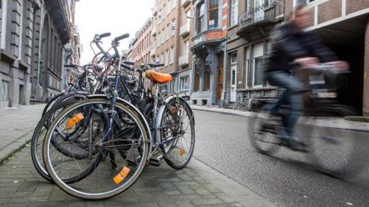 Helft Vlamingen wil parkeerplaatsen opgeven voor breder fietspad