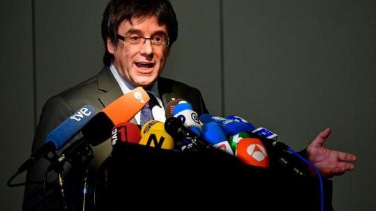 Puigdemont en ex-ministers dagen Spaanse rechter voor Brusselse rechtbank