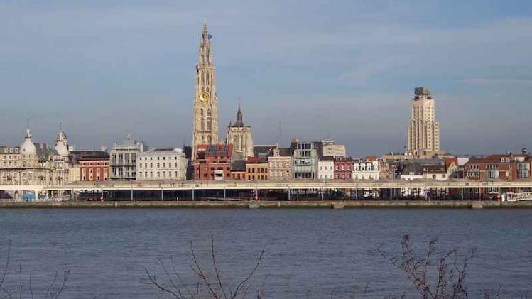Antwerp_riverfront,_april_2012