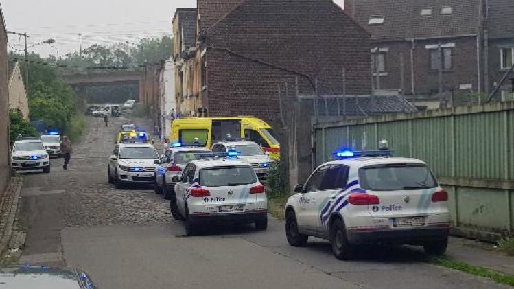 Politie schiet man met mes dood in Charleroi