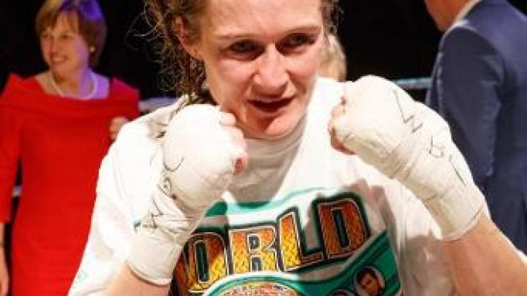 Delfine Persoon verlengt wereldtitel WBC lichtgewichten