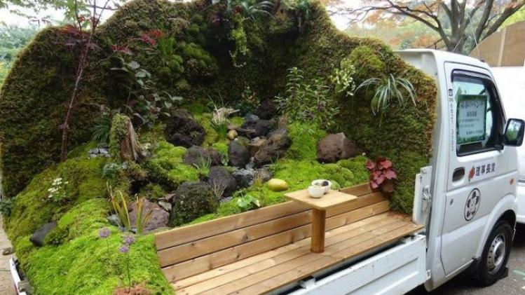 Japanners bouwen tuin op bestelwagen