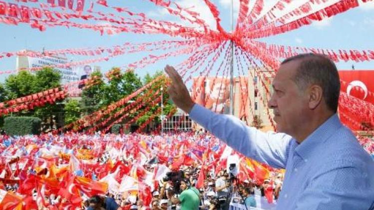 Verkiezingen Turkije - Erdogan belooft noodtoestand op te heffen