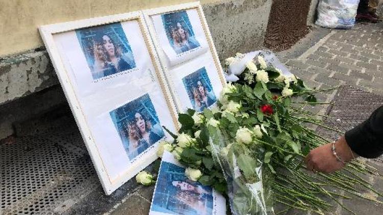 Vermoorde prostituee herdacht met witte rozen en stille mars in Brussel