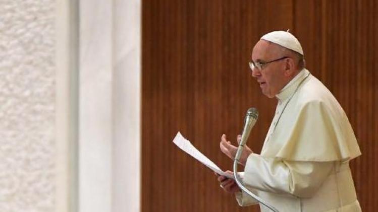Paus: homoseksuele stellen zijn geen gezinnen