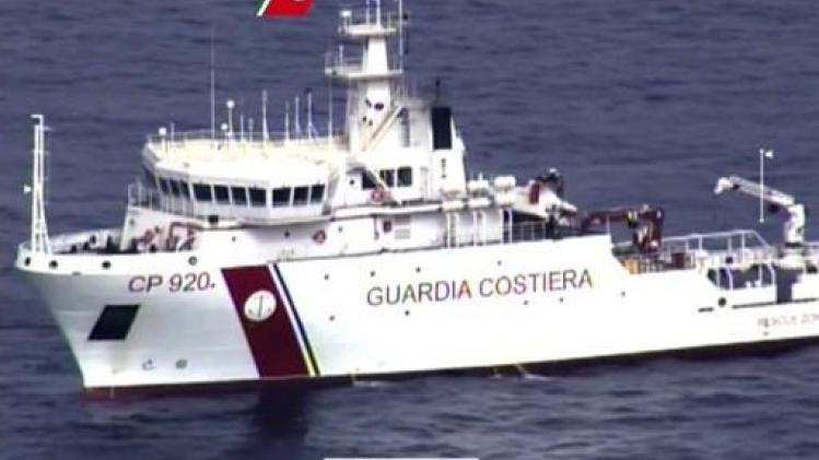 Kustwacht brengt meer dan 500 migranten naar Italië