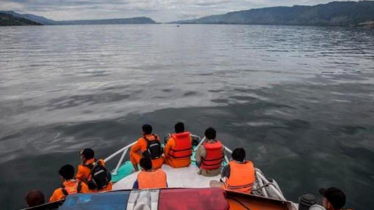 3 doden en 180 vermisten bij schipbreuk Indonesië