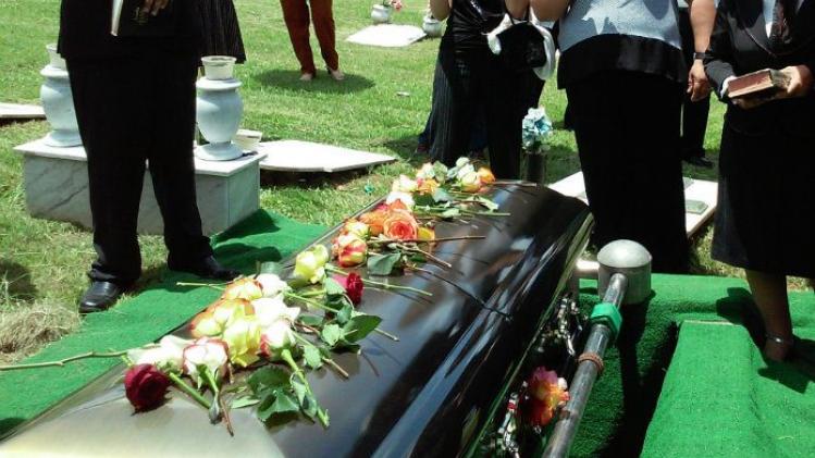 Man verschijnt op eigen begrafenis