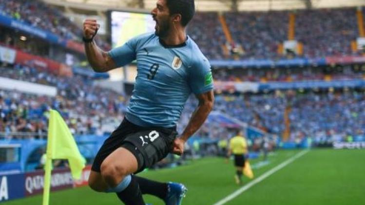 Suarez bezorgt Uruguay zege en kwalificatie voor achtste finales