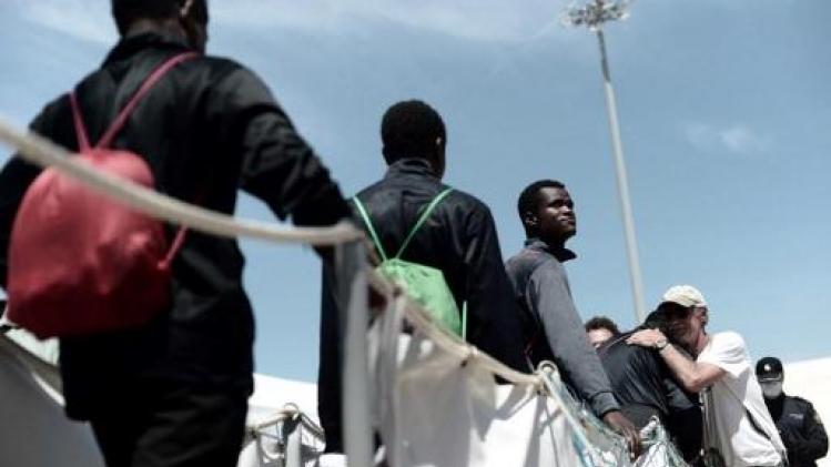 Reddingsschip Lifeline zoekt haven voor migranten