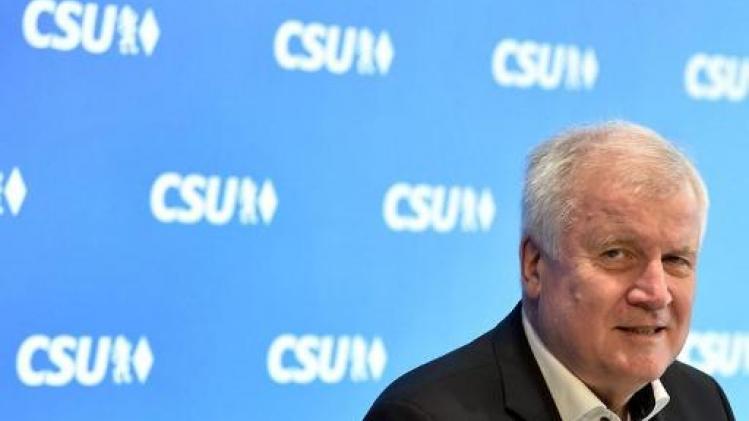 Asiel en Migratie - Seehofer linkt politieke toekomst aan inschikkelijkheid CDU