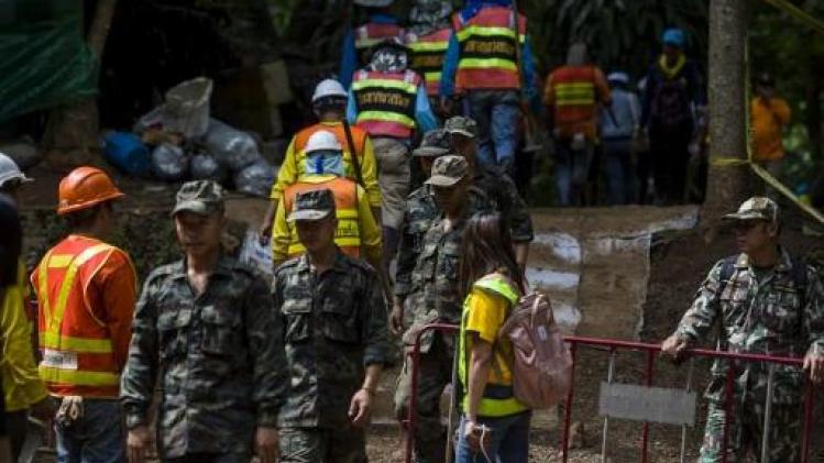 Reddingswerker komt om nadat hij kinderen in Thaise grot bevoorraadt