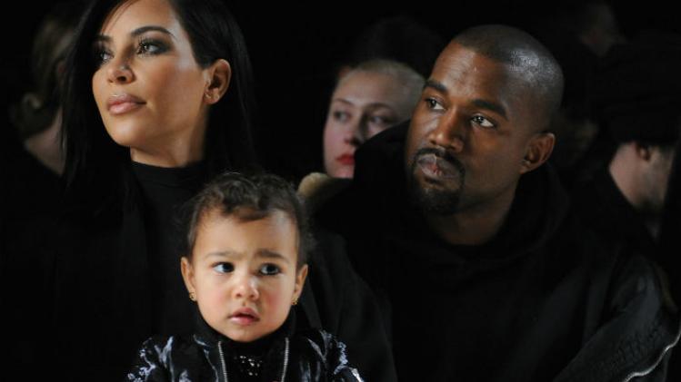 North West met moeder Kim Kardashian en vader Kanye West